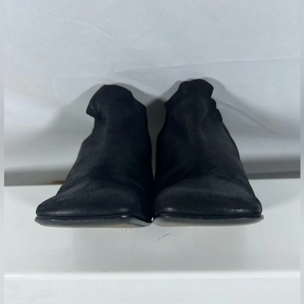 7019: Louis Vuitton Black Leather Mule Heels Gold LV Detail 37.5